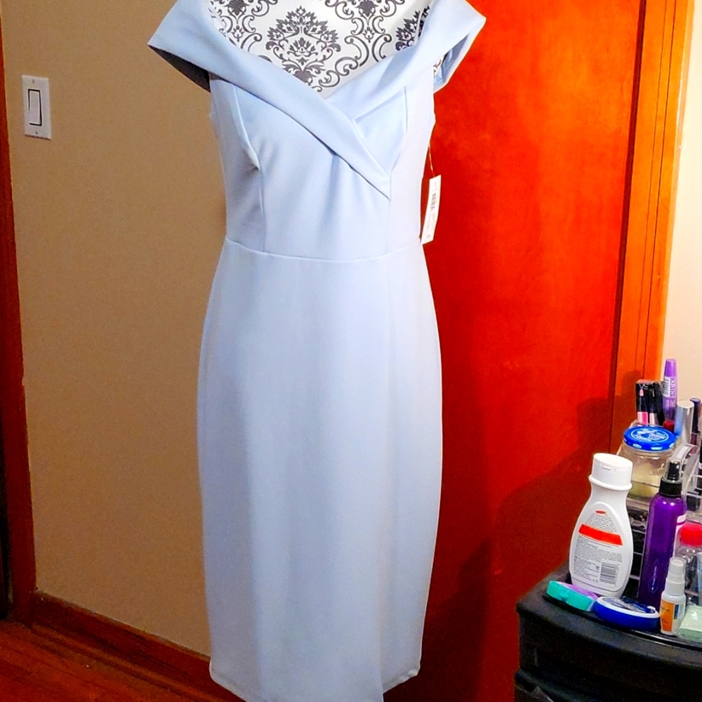 NWT womens off or on the shoulder dress.
